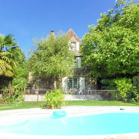 Grives Poolside Family Escape