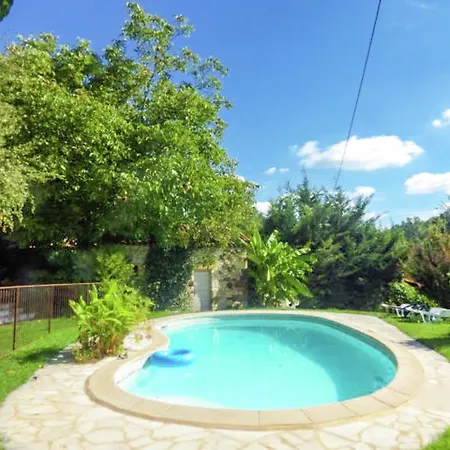 Сasa de vacaciones Grives Poolside Family Escape *